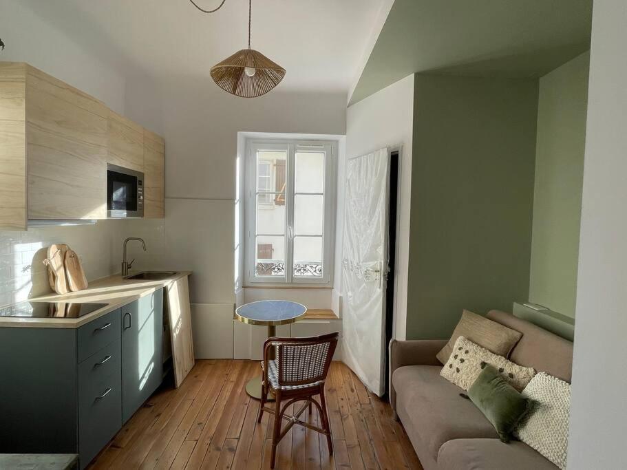 Apartment 2 Min Halles, 3 Min Plages, Plein Centre.