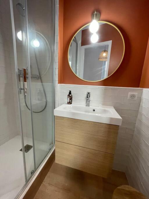 Apartment 2 Min Halles, 3 Min Plages, Plein Centre.