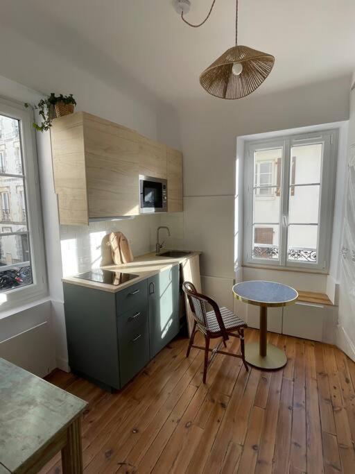 Apartment 2 Min Halles, 3 Min Plages, Plein Centre.